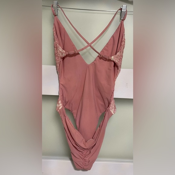 🩱 Blue Life Lace Pink Deep V-neck One Piece Swimsuit SZ Medium NWOT - Picture 2 of 7